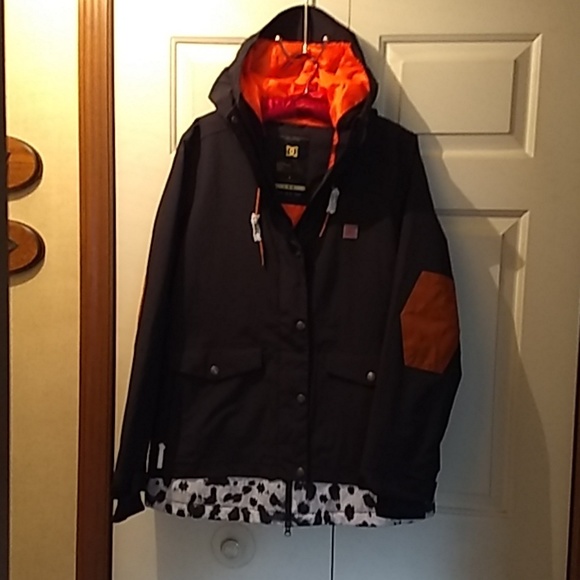 DC Jackets & Blazers - NWT Women's snowboarding coat